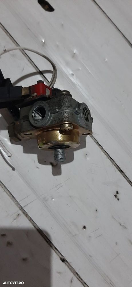 Robinet 2/4 cai Wabco 9520030320 - 4