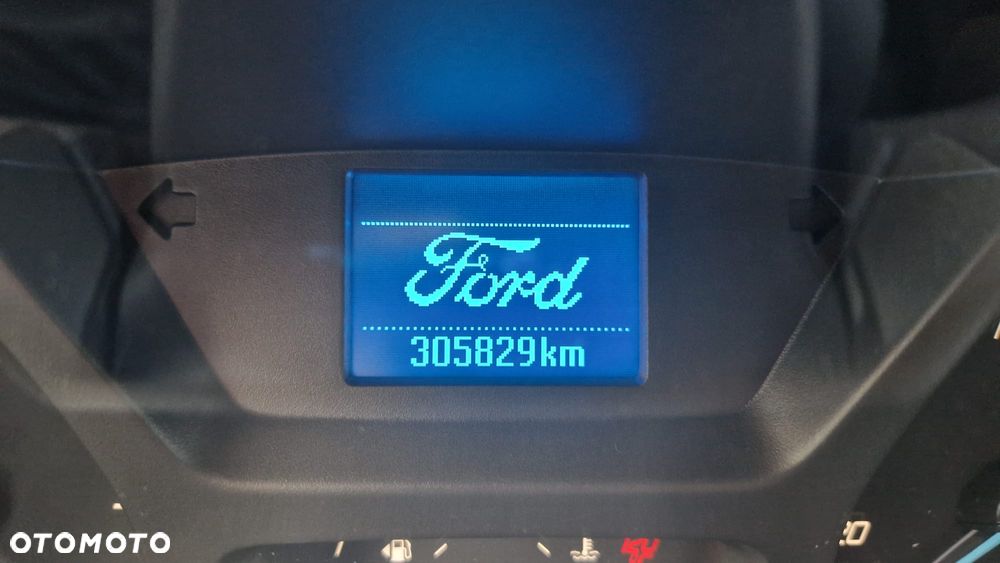 Ford Tourneo Custom - 28