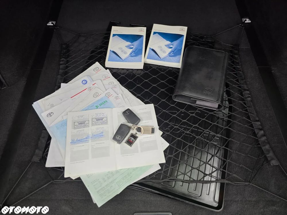 Toyota Avensis 1.8 Premium - 36