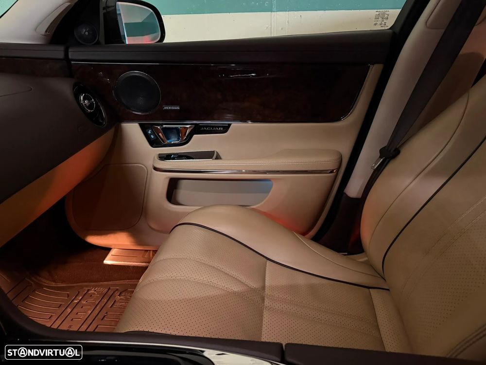 Jaguar XJ 3.0 D V6 Premium Luxury - 19