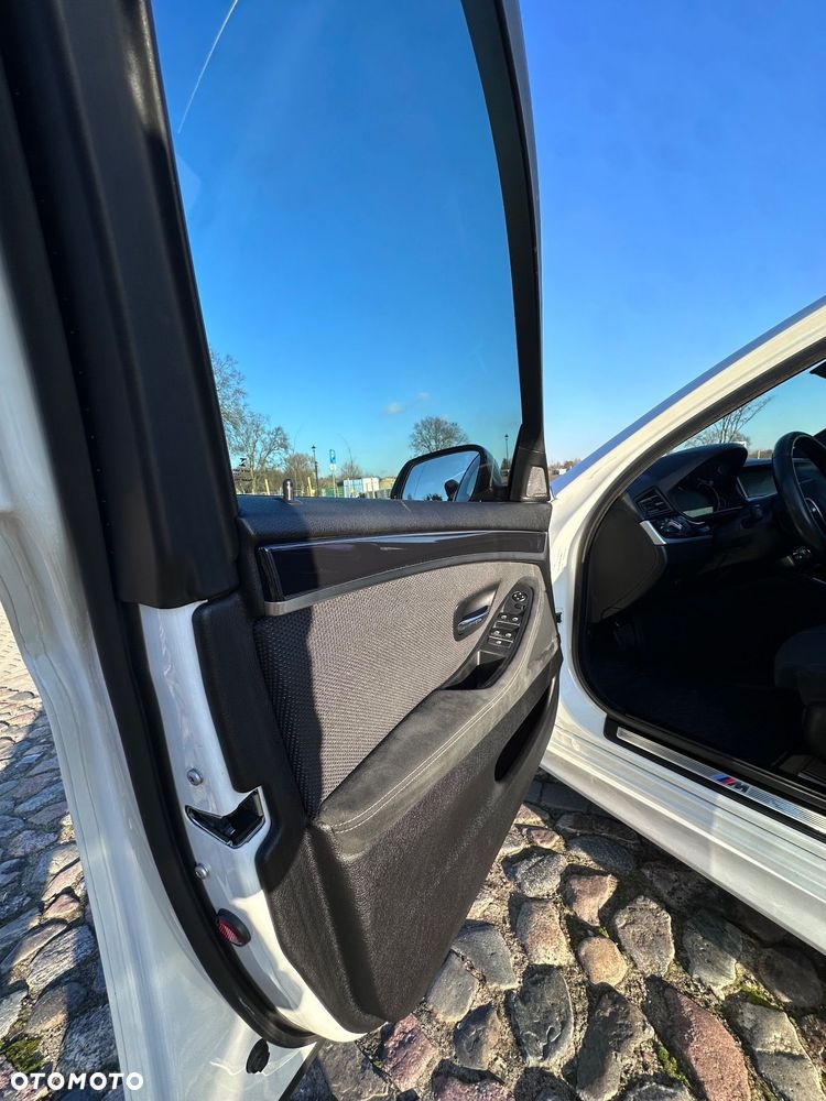 BMW Seria 5 530d xDrive - 23
