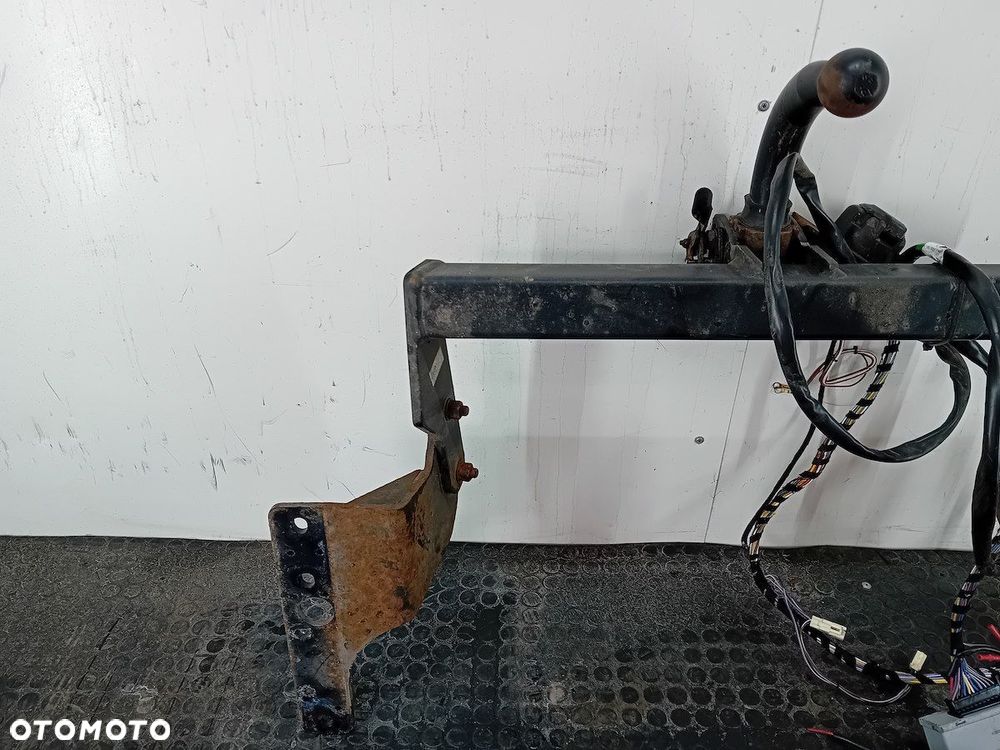 HAK HOLOWNICZY TOYOTA AVENSIS III T27 KOMBI - 3