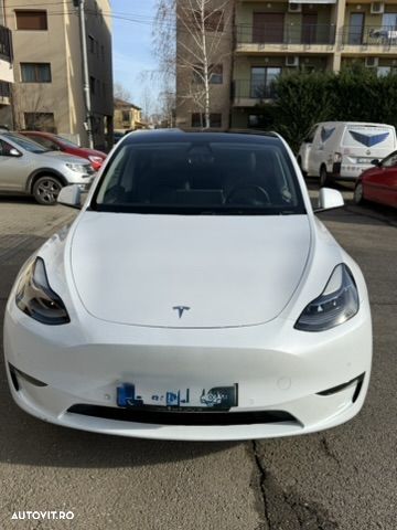 Tesla Model Y Long Range AWD - 1