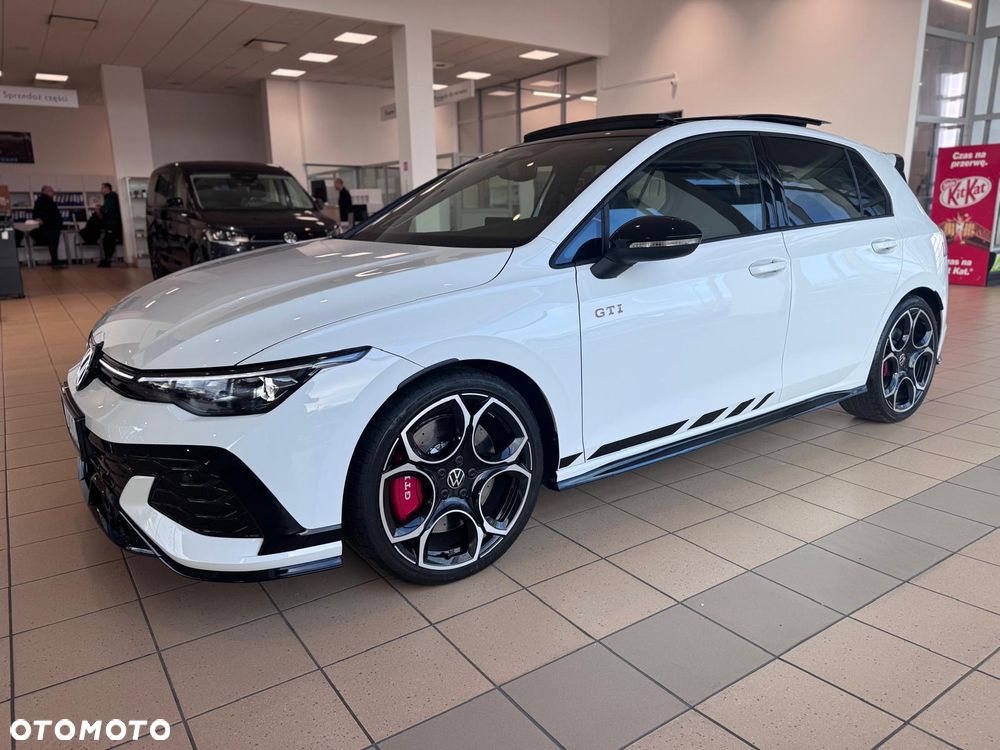 Volkswagen Golf - 1