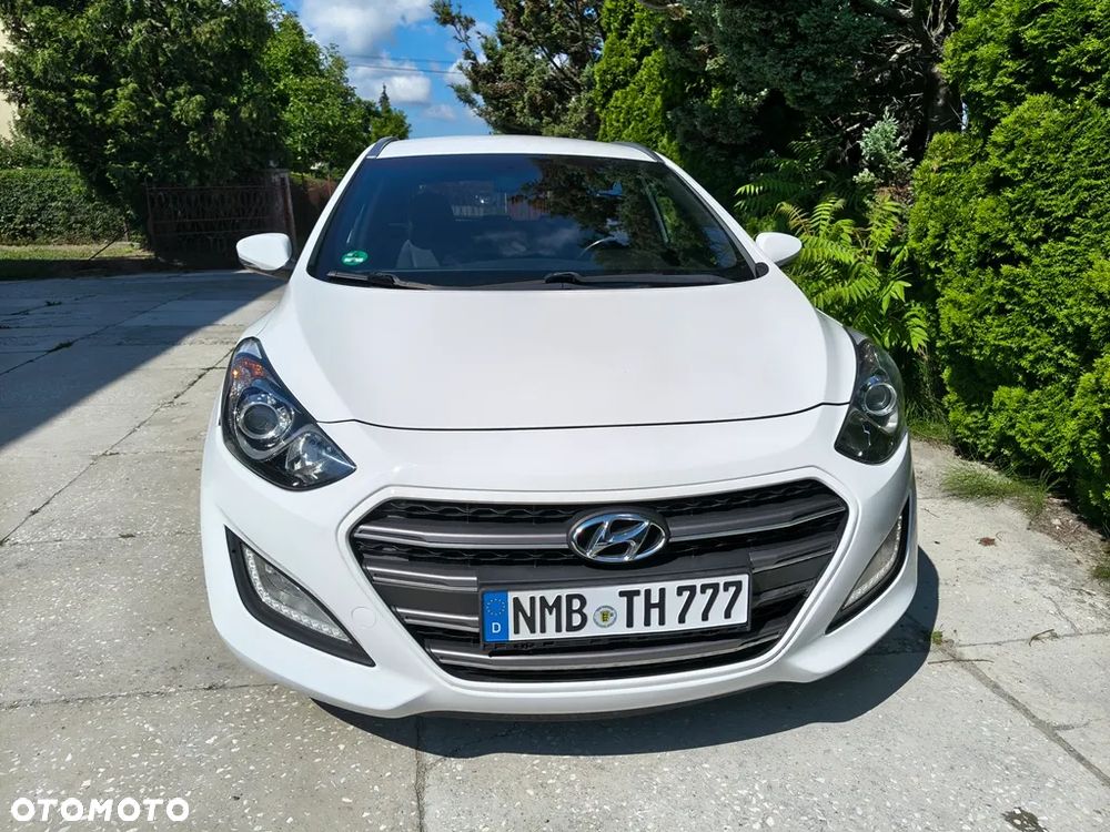 Hyundai i30 blue Kombi 1.4 Passion - 13