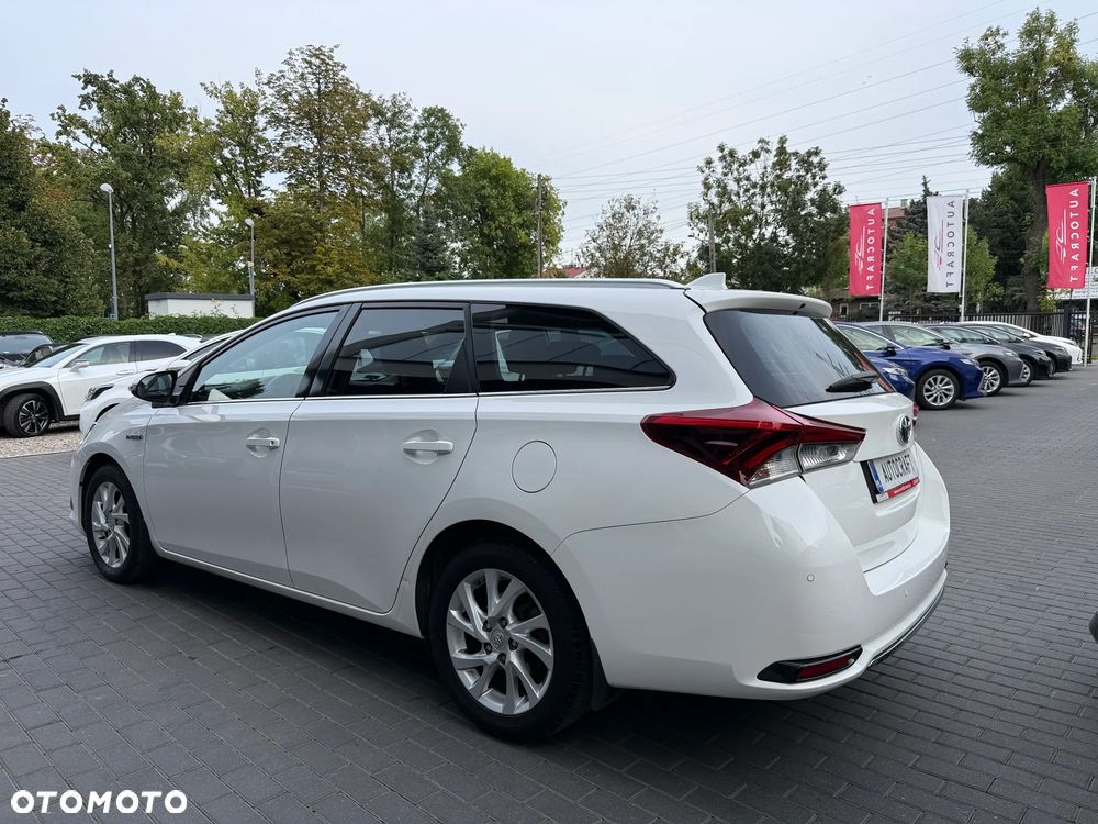 Toyota Auris Hybrid 135 Premium - 22