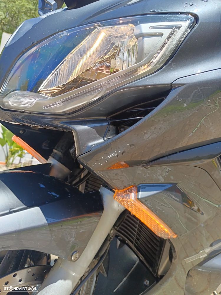 Yamaha FJR - 4