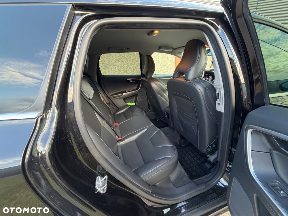 Volvo XC 60 D3 Drive-E Ocean Race - 16