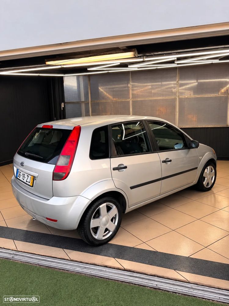 Ford Fiesta 1.25 Ambiente - 2