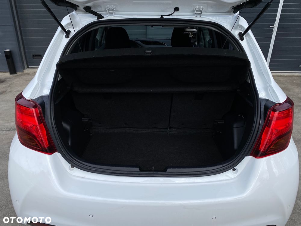 Toyota Yaris Hybrid 100 Premium - 18