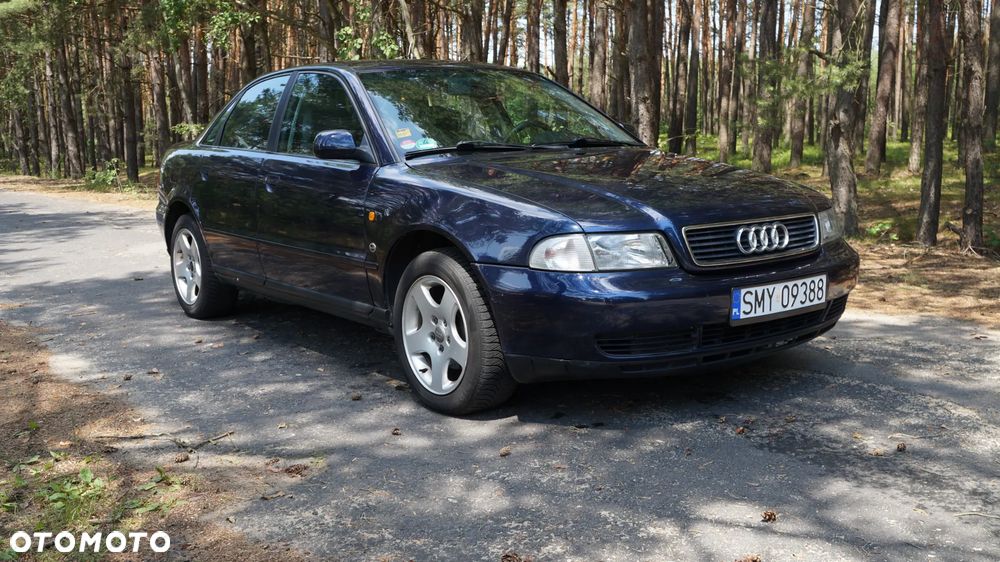 Audi A4 Limousine - 1