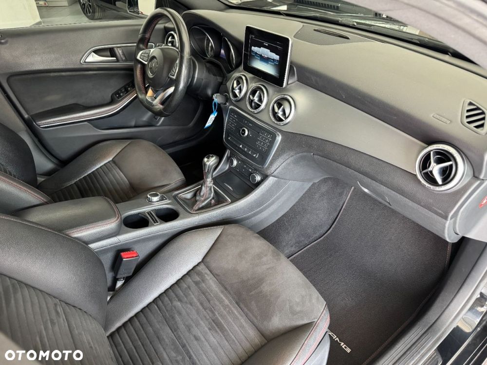 Mercedes-Benz CLA 180 AMG Line - 19
