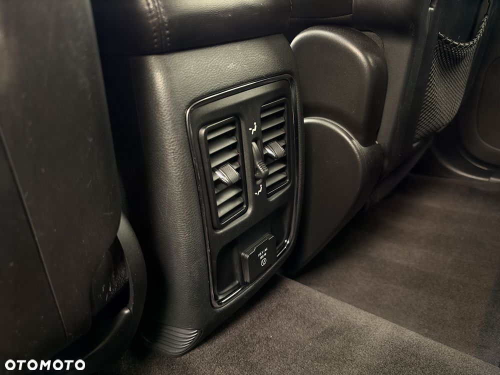 Jeep Grand Cherokee - 16