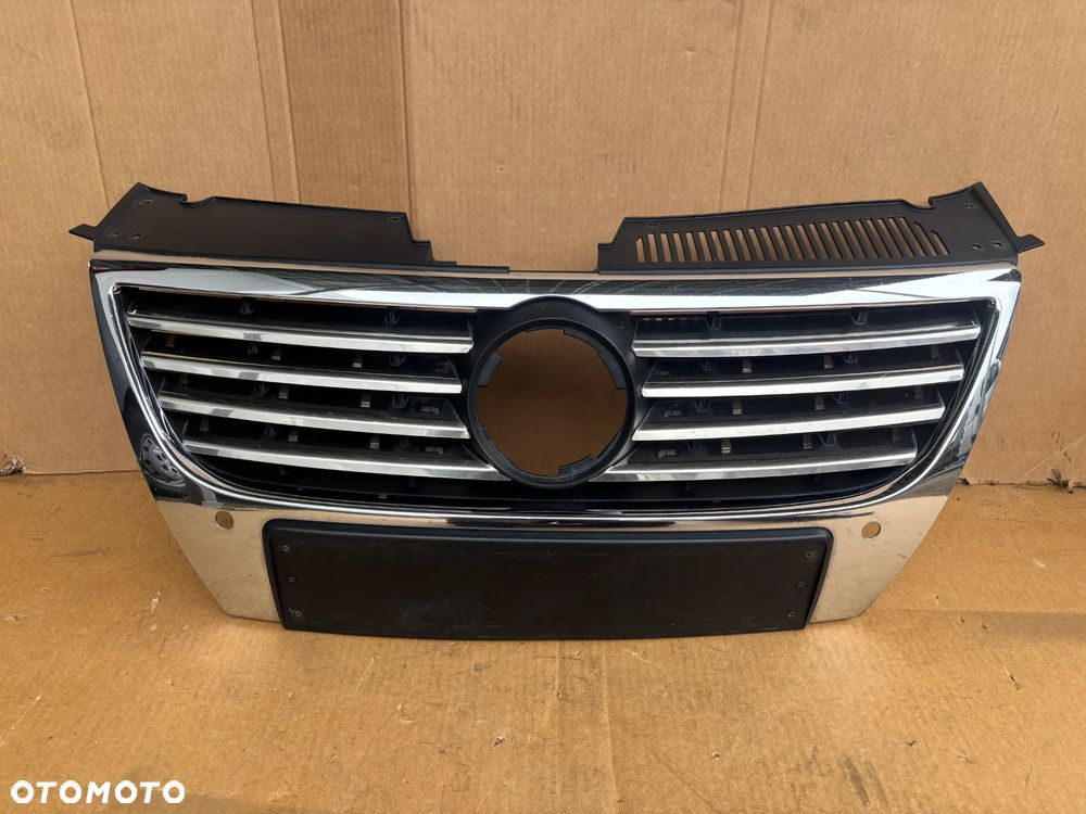Oryginalny Grill Atrapa Zderzaka Przedniego Vw Passat B6 Chrom 3C0853651D 3C0853651F Pod Czujniki Parkowania Pdc Przód - 1