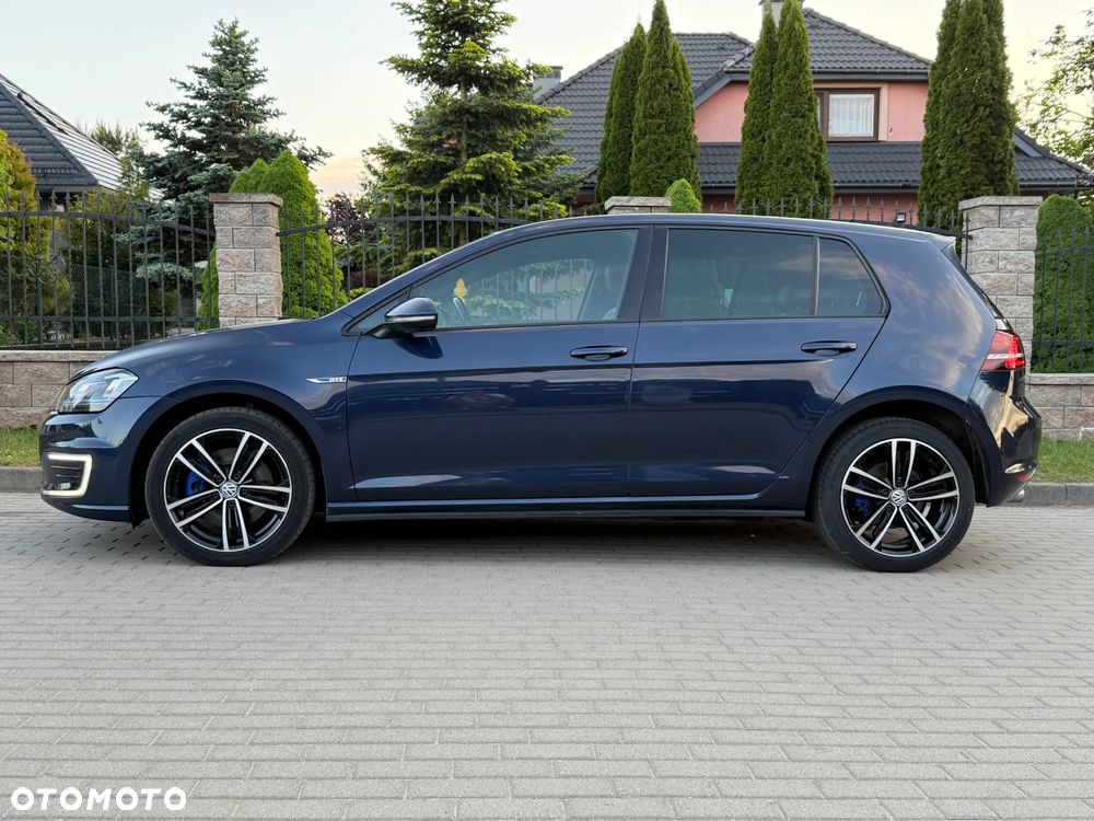 Volkswagen Golf - 2