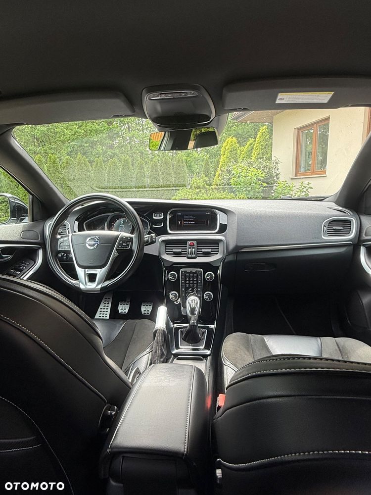 Volvo V40 T4 R-Design - 19