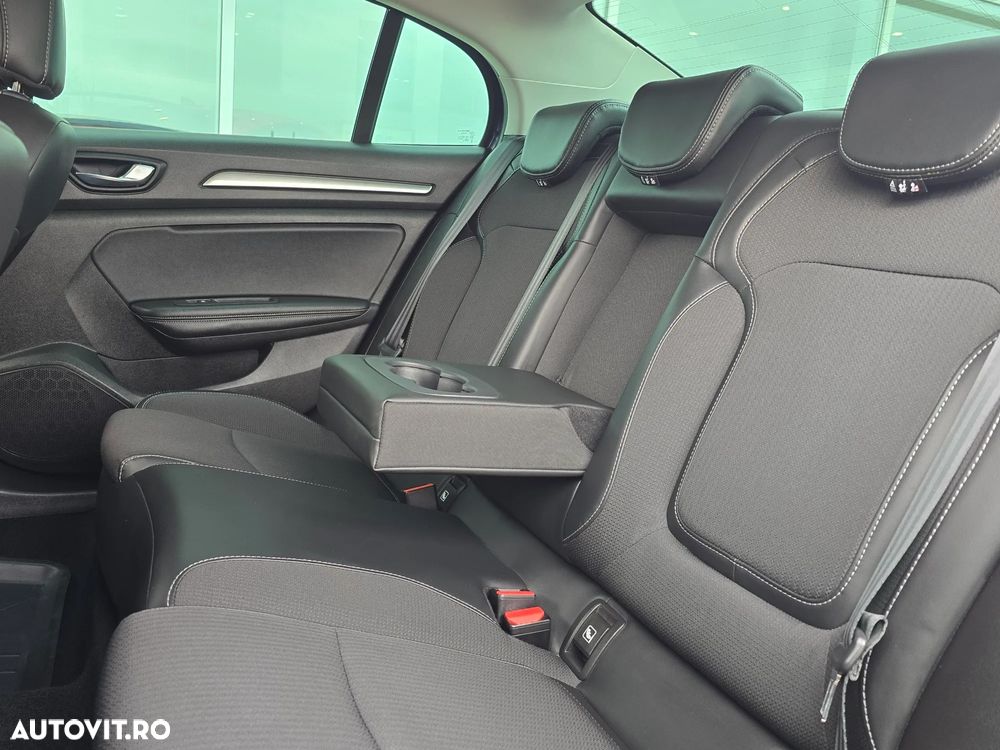 Renault Megane TCe Intens - 12