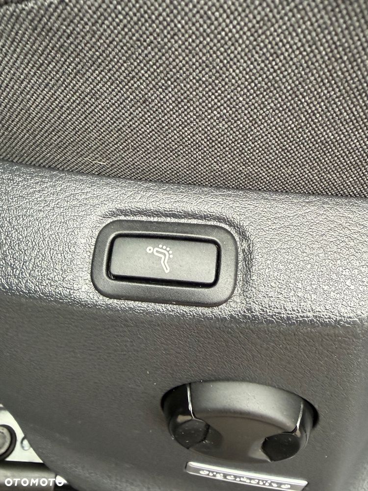 Volkswagen Touran 2.0 TDI SCR DSG ACTIVE - 34