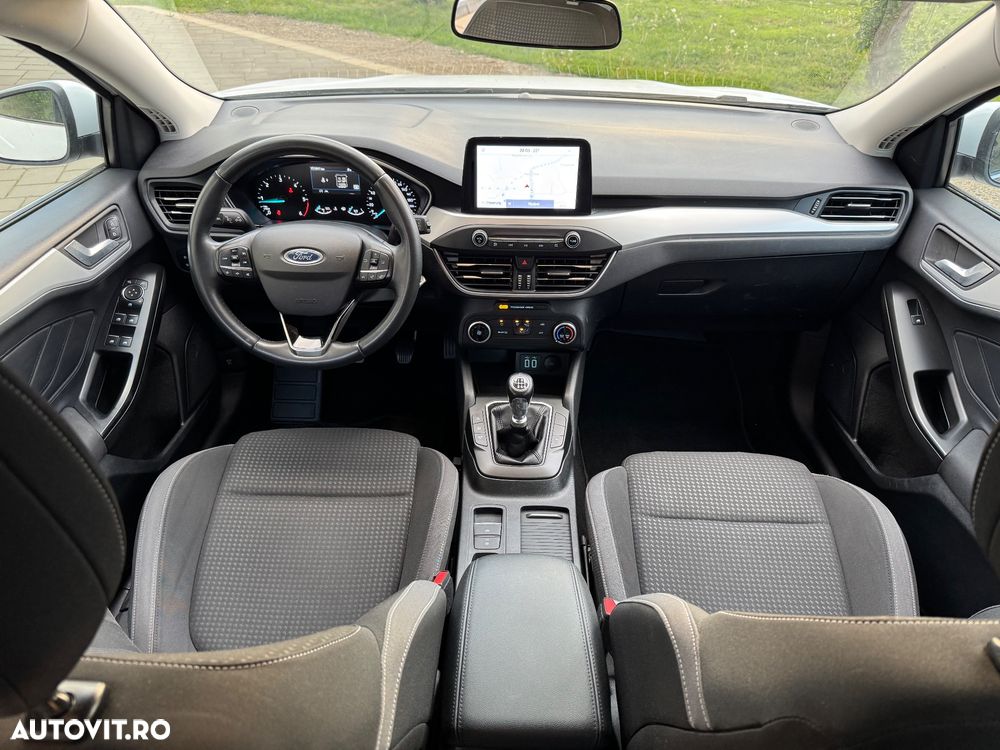 FORD Focus 2021 — imagine 8
