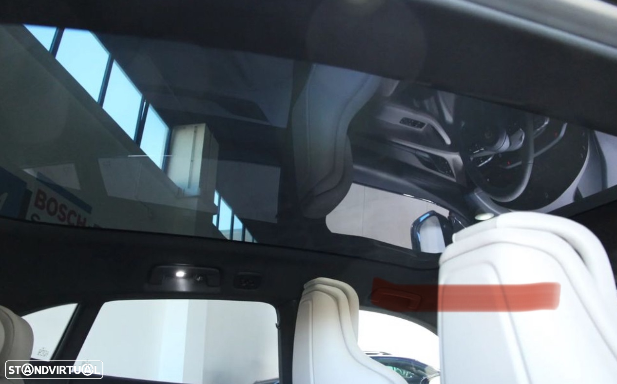 Porsche Taycan Cross Turismo 4S - 36