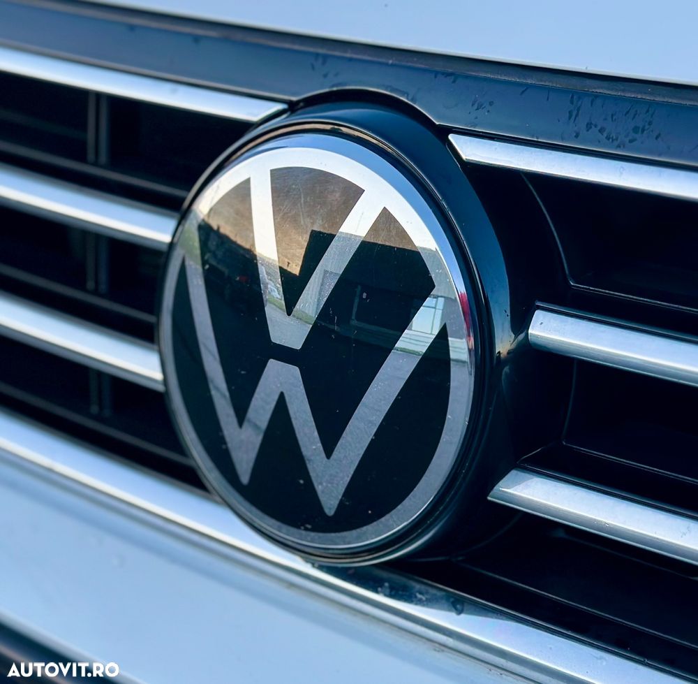 Volkswagen Passat Variant 2.0 TDI SCR DSG Elegance - 23