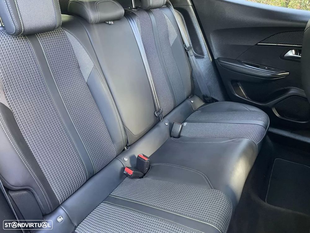 Peugeot 2008 PureTech 130 EAT8 GT - 18