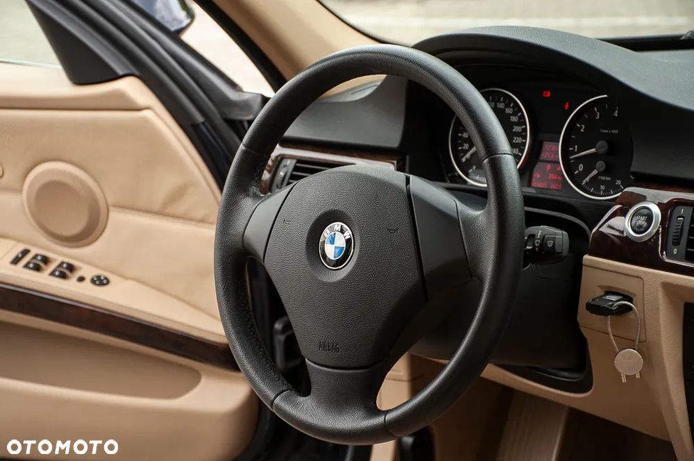 BMW Seria 3 325i - 21