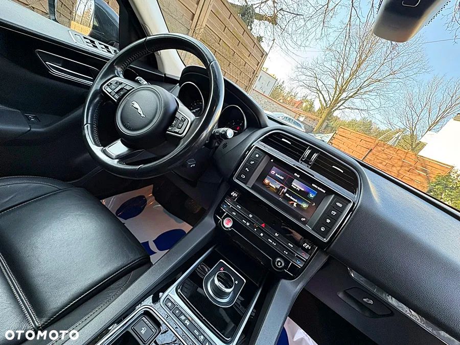 Jaguar F-Pace 20d AWD Prestige - 28