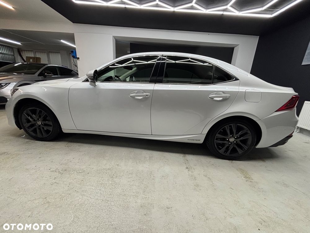Lexus IS - 18