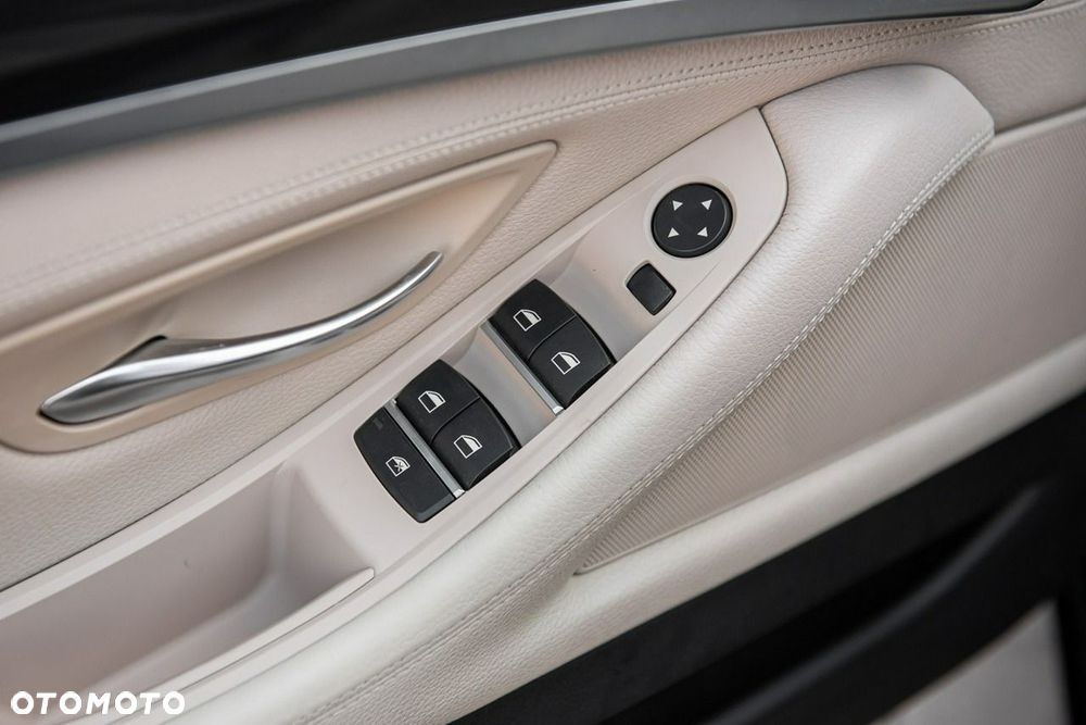 BMW Seria 5 520d Luxury Line - 27