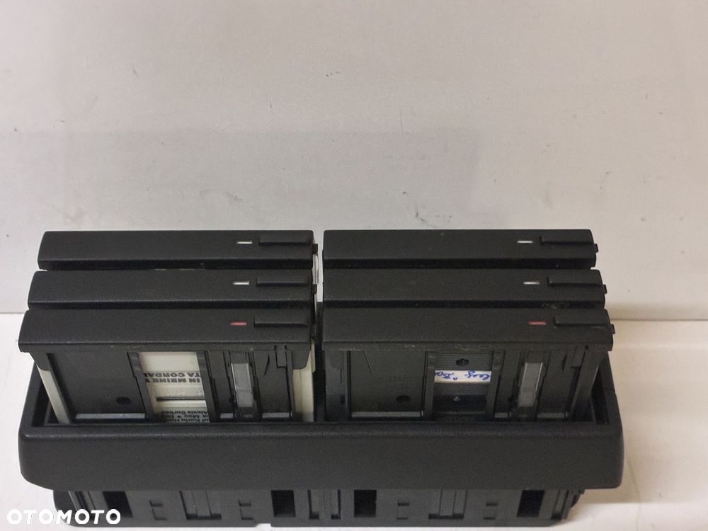 BMW 5 E34 1390366.9 KASETON Fischer-Box  POJEMNIK NA KASETY - 3