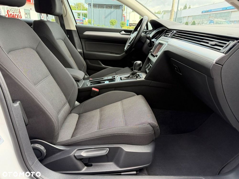 Volkswagen Passat - 34