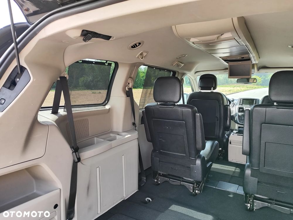 Chrysler Town & Country 3.6 Limited - 17