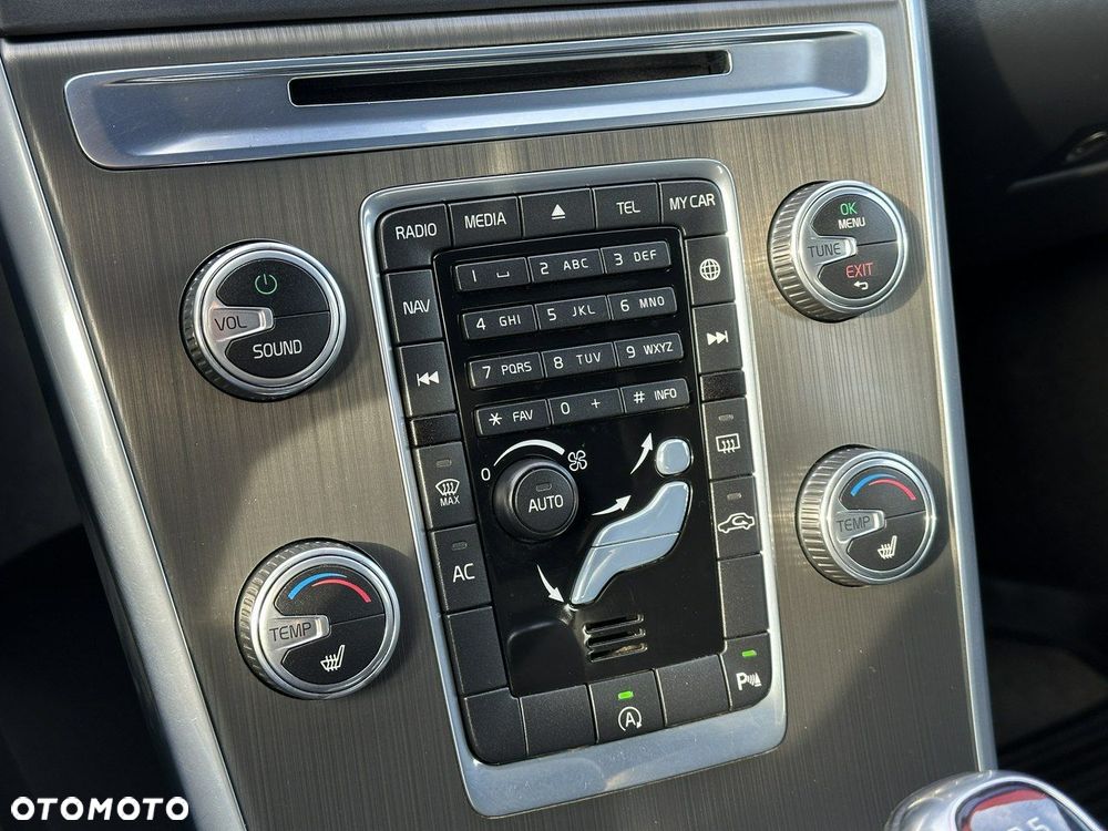 Volvo XC 60 D4 Momentum - 22