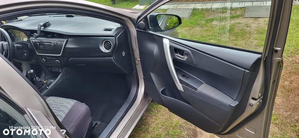 Toyota Auris - 10