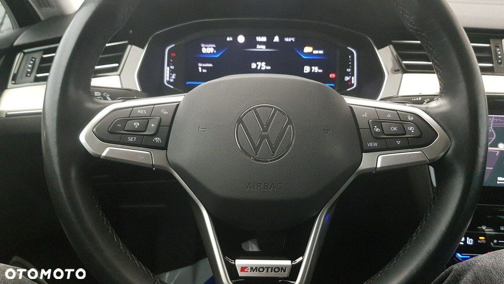 Volkswagen Passat - 22