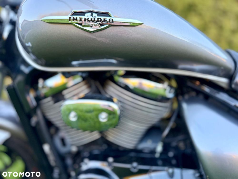 Suzuki Intruder - 13