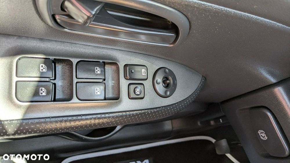 Kia Carens - 27
