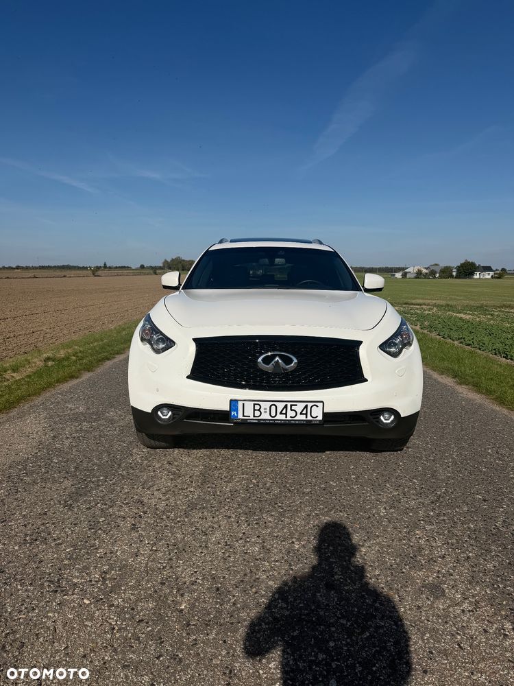 Infiniti Q70 - 2