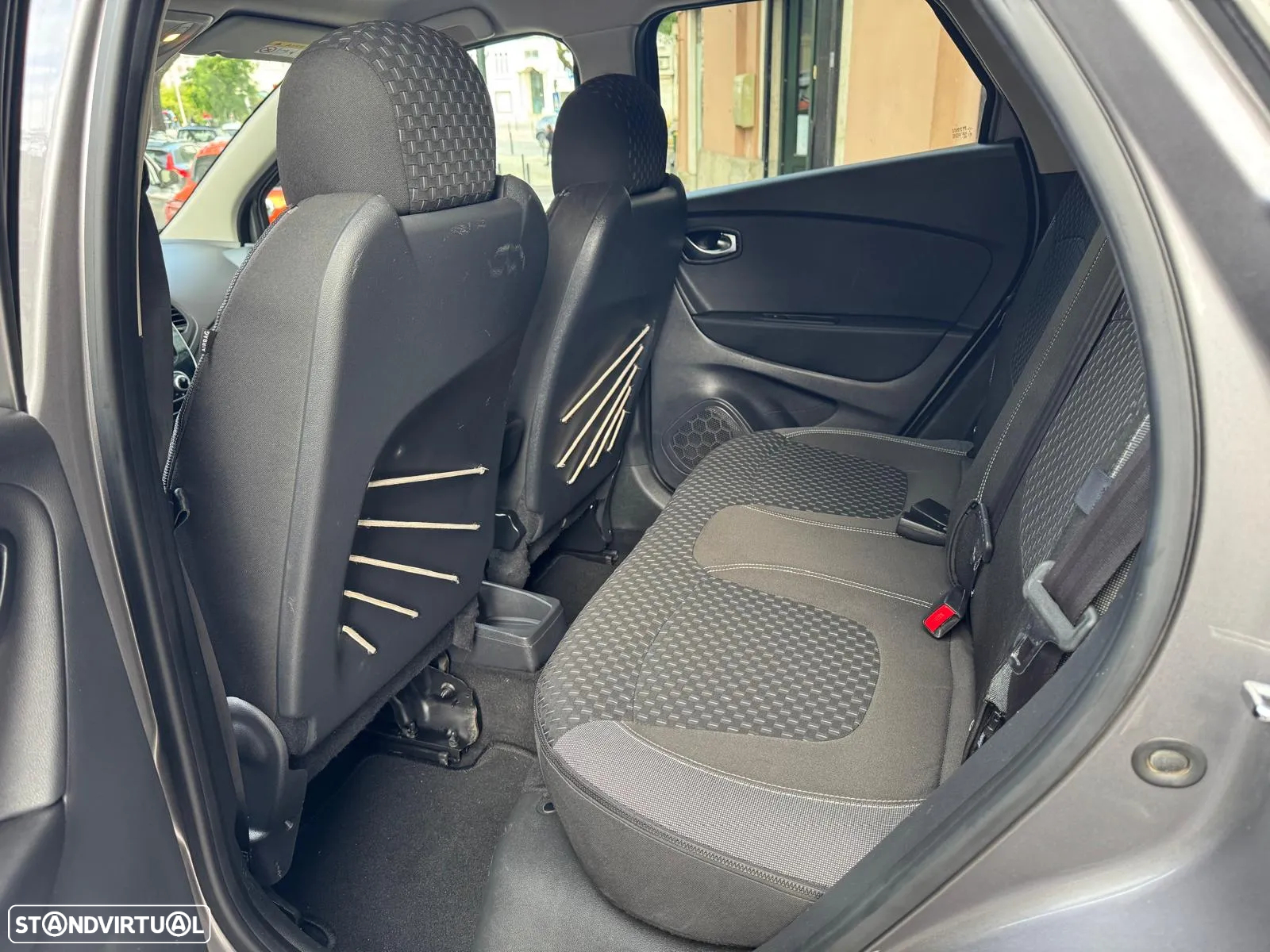 Renault Captur 1.5 dCi Exclusive EDC - 25