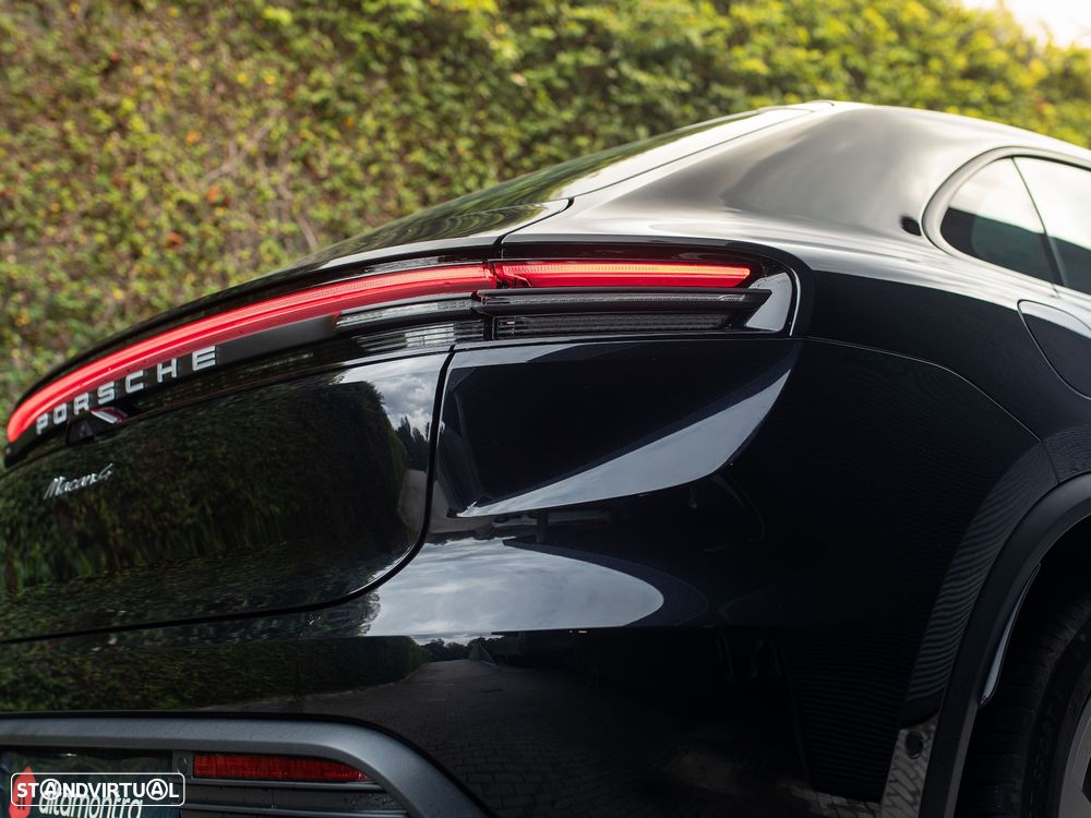 Porsche Macan Electric 4 - 12