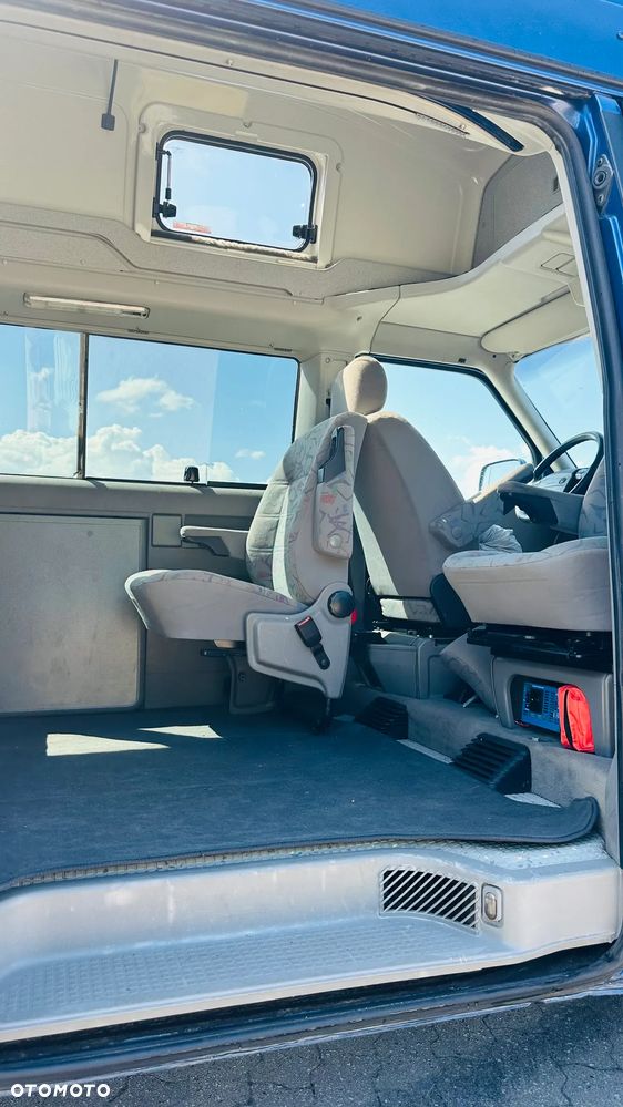 Volkswagen Multivan - 10