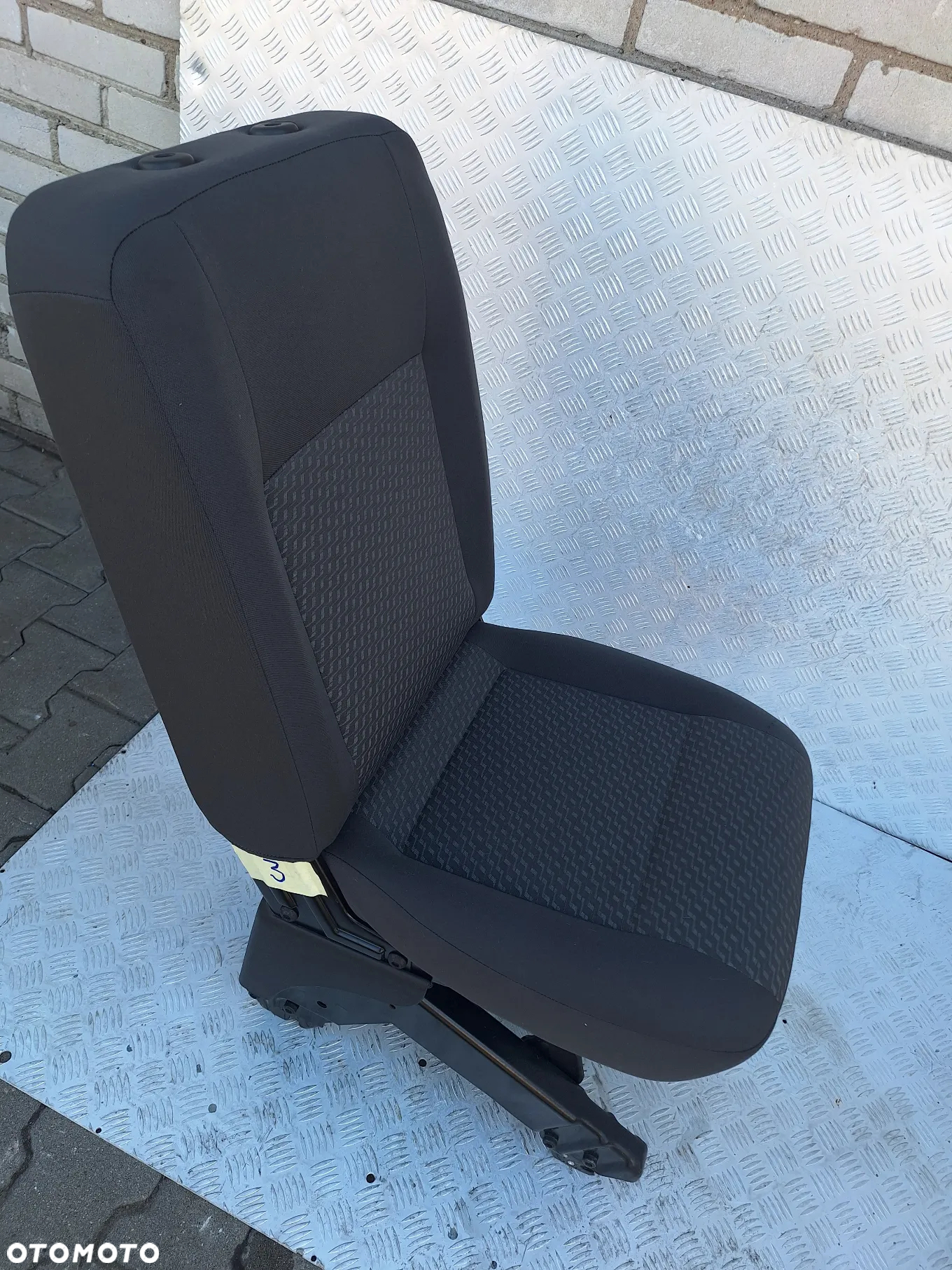 FOTEL KOZIOŁEK LEWY KANAPA 2 RZĄD  - VW TRANSPORTER T5 T6 CARAVELLE - 2