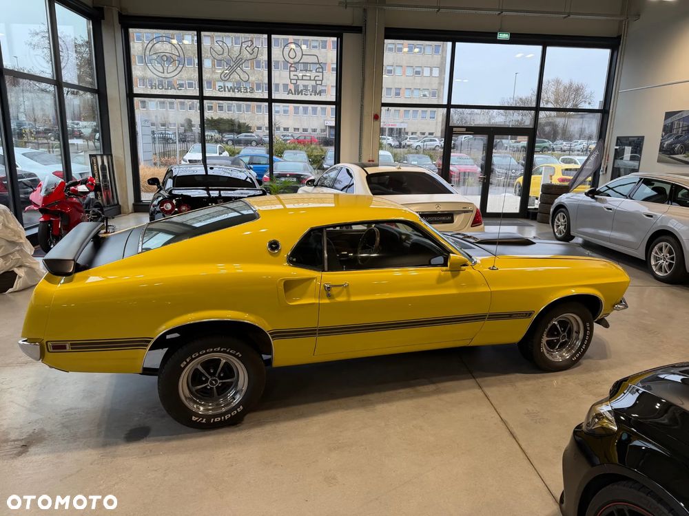 Ford Mustang - 4