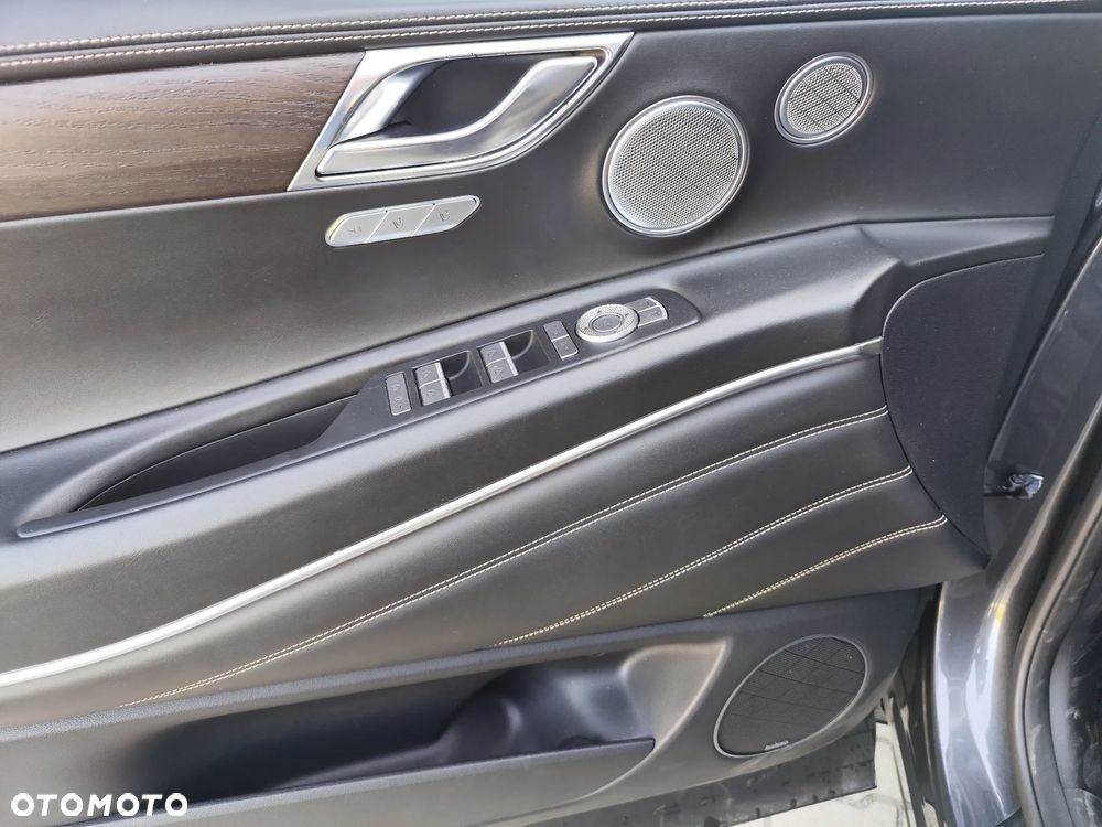 Hyundai Genesis - 11