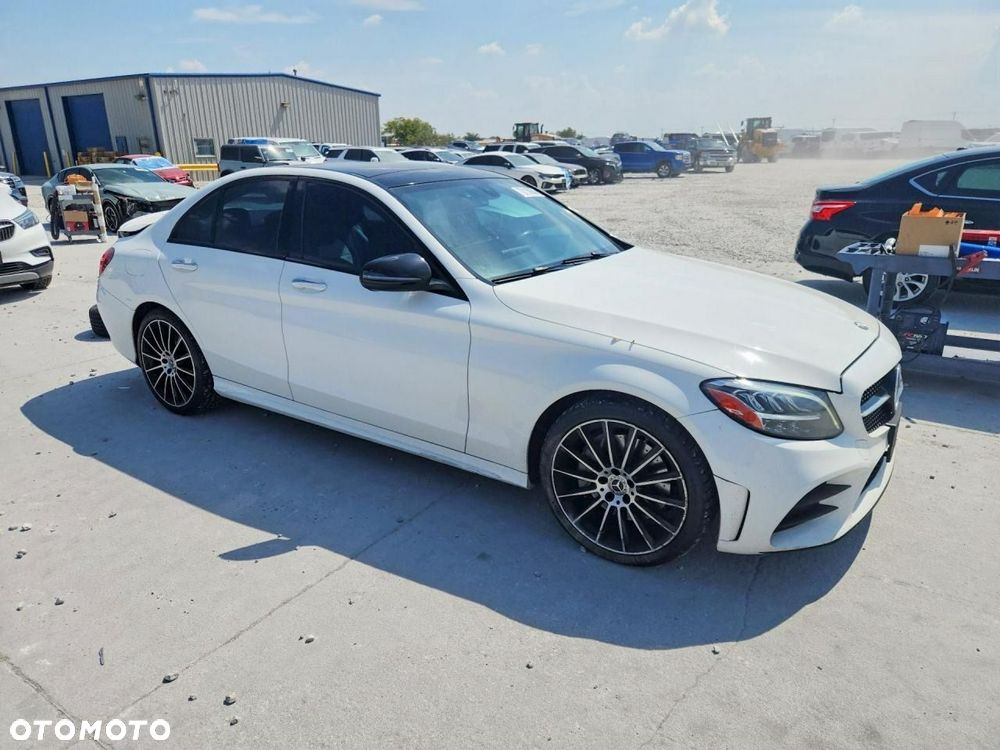 Mercedes-Benz Klasa C 300 9G-TRONIC AMG Line - 3