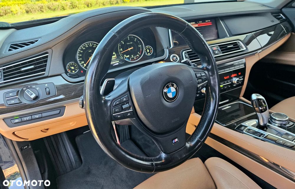 BMW Seria 7 740d - 21