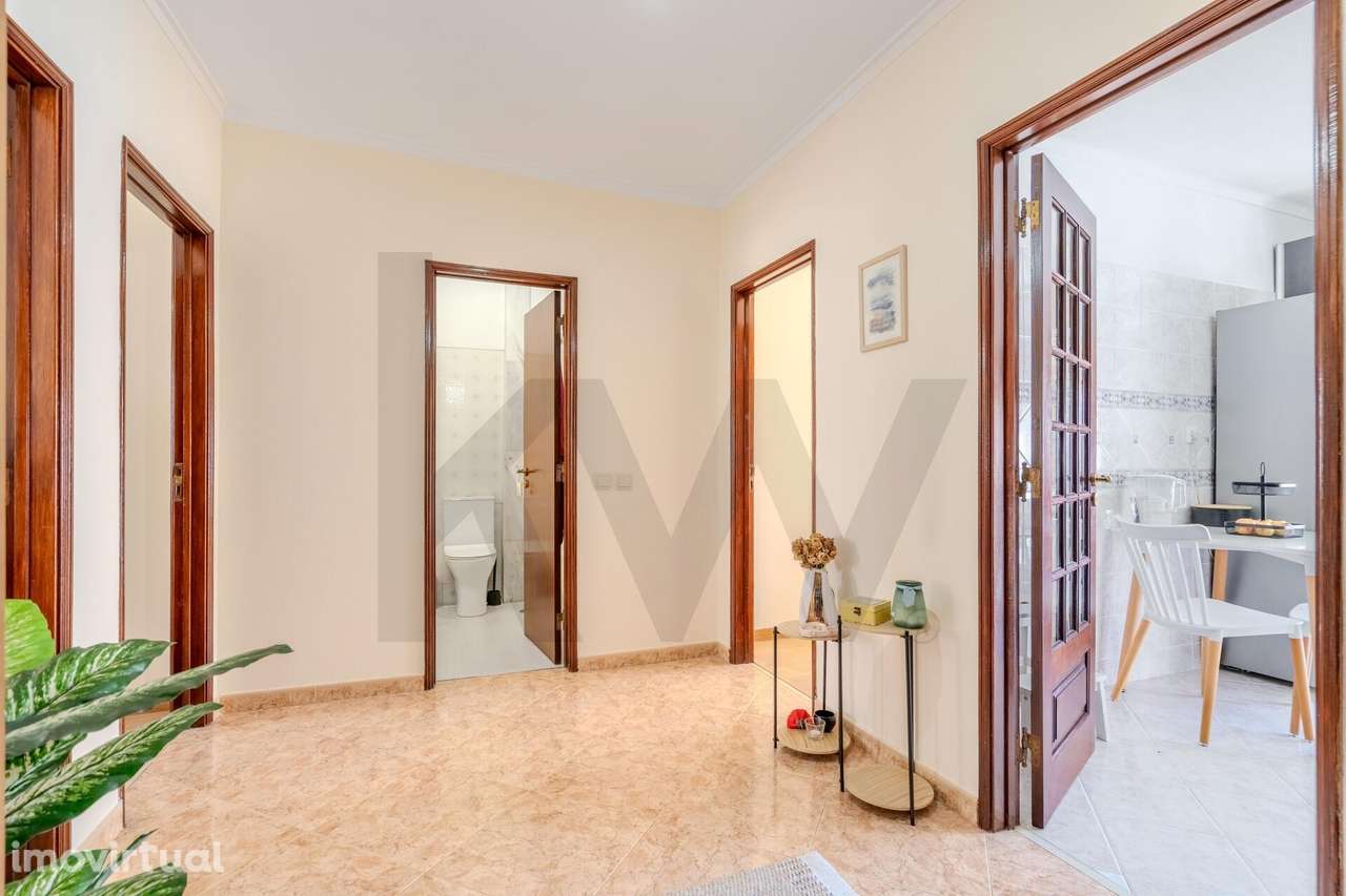 T2 Renovado com Elevador e Dupla Frente Solar no Carregado - Grande imagem: 5/34