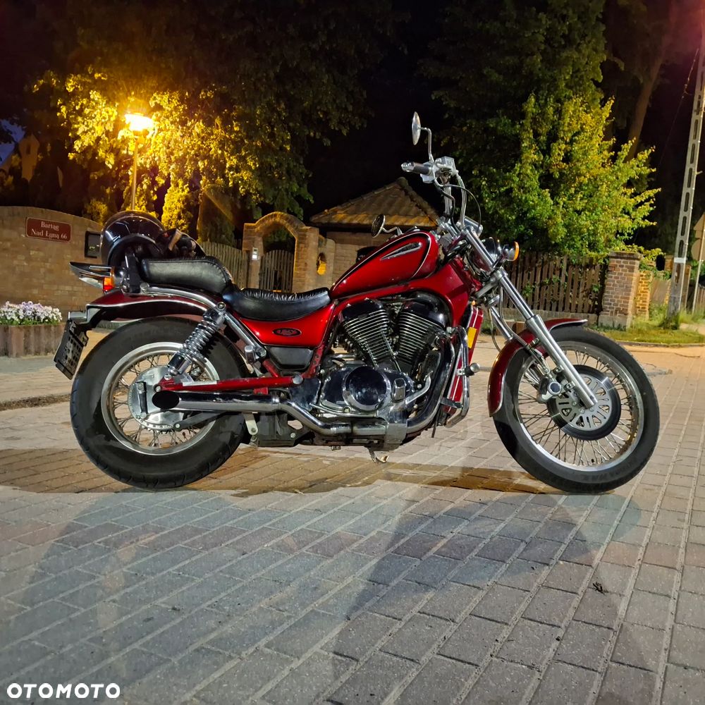 Suzuki Intruder - 1