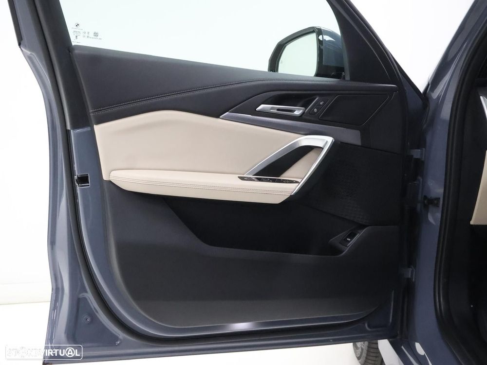 BMW iX1 eDrive20 Pack Desportivo M - 10
